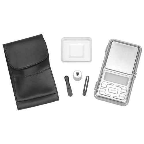 Frankford Arsenal® DS-750 - tarkka digitaalinen vaaka, joka mittaa jauhetta, kuulia ja patruunoita. Helppokäyttöiset säätimet, mukana vaaka-astia ja kalibrointipaino.