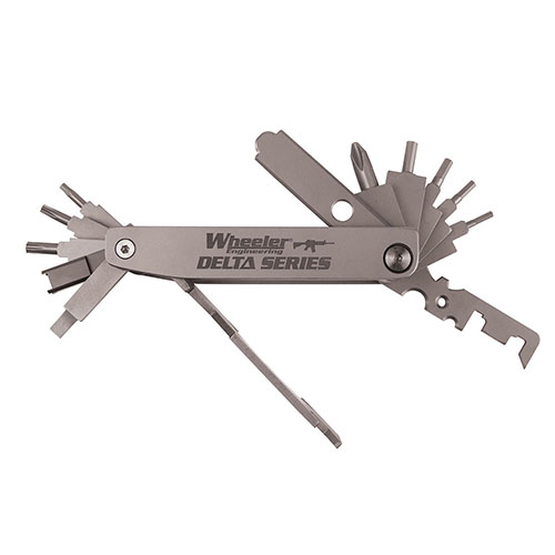 Wheeler Delta Series Compact AR Multi-Tool on kätevä ja kestävä työkalu, joka sisältää useita toimintoja kenttäkäyttöön. Mukana nylonvyökuori.