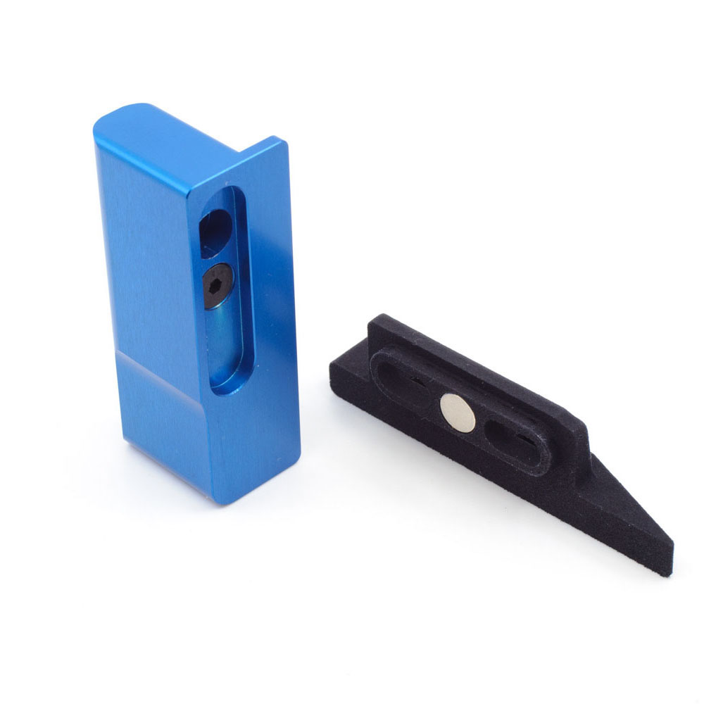 ARMANOV Primer Stop Block helpottaa Dillon XL650 ja SL-900 -latauskoneiden käyttöä, mahdollistaen helpon ON/OFF-indeksoinnin ja nopean asennuksen.