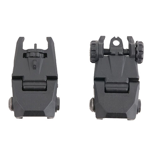 Scout AR-15 Flip-Up Sight Set on kevyt ja kestävä, tarjoaa varasijoituksen optiikan epäonnistuessa, yhteensopiva Picatinny-railien kanssa.