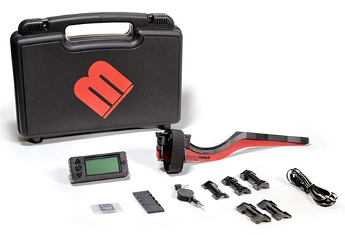 MagnetoSpeed V3 -kronografi on suunniteltu käytettäväksi 1/2 tuuman ja 2 tuuman halkaisijaltaan olevilla piipuilla ja suppressoreilla, ja siinä on lisää tilaa pidemmille vaimentimille.