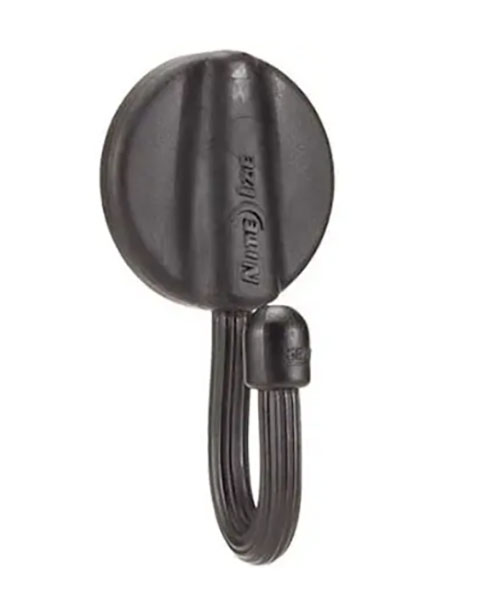 Nite Ize 2 tuuman Gear Tie Mountables tarttuvat 3M® Acrylic Plus Tape™ avulla useimpiin sileisiin pintoihin, ja ne ovat erinomaisia sisä- ja ulkokäyttöön.