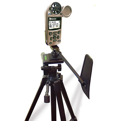Kestrel 5000 Seriesin Rotating Vane Mount tarjoaa tarkan tuulen mittauksen, helpon kiinnityksen ja MOLLE-kannettavuuden, valmistettu USA:ssa.