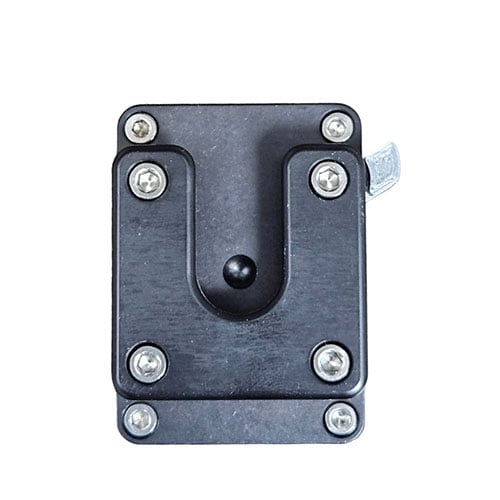 OBI Clamp Lock - w/Locking tarjoaa turvallisen ja monipuolisen kiinnityksen, joka soveltuu erinomaisesti varusteiden kiinnittämiseen reppuun tai vyöhön.