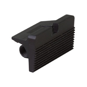 Kilpailun takasuuntausleikkuri tarjoaa terävän ja helppokäyttöisen tähtäyskuvan, joka parantaa tarkkuutta IPSC- ja IDPA-ammunnassa.