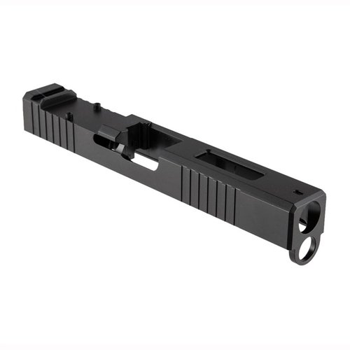 RMR Slide Glock® 17 Gen4 tarjoaa ainutlaatuiset etu- ja takaserratiot, integroidun Trijicon RMR -kiinnityksen ja kestävän Black Nitride -pinnoitteen.