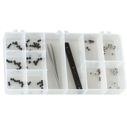 Kätevät ja rahaa säästävät plug screw -ruuvit eri kokoisina, täydellinen tapa peittää reiät aseissa, mukana myös tweezers ja Checker/Shortener Jig.