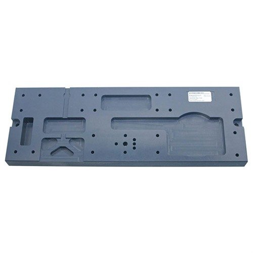 Gunner's Mount on täydellinen alusta AR/M4-lowerien kokoamiseen ja korjaamiseen, jossa on osataskut ja tuki lippaiden käsittelyyn.