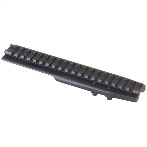 .30 Carbine M1: ULTIMAK M6-B Optic Mount tarjoaa vakaan, matalan profiilin railin, joka mahdollistaa tarkkuuden ja nopean kohteen hankinnan ilman alkuperäisten nähtävyyksien poistamista.