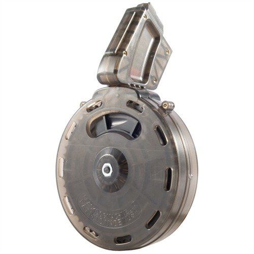 Luotettava 50-ammuksen rumpumagazini, joka mahdollistaa pidemmät ampumasarjat .22 LR -muunnoksella. Helppo puhdistaa ja kestävä polykarbonaatti rakenne.