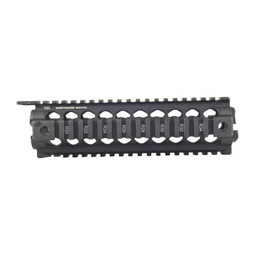 AR-15/M16 MID-LENGTH DROP IN HANDGUARD tarjoaa monoliittisen yläraudan, yhteensopivuuden piston-järjestelmien kanssa ja useita Picatinny-kiinnityskohtia.