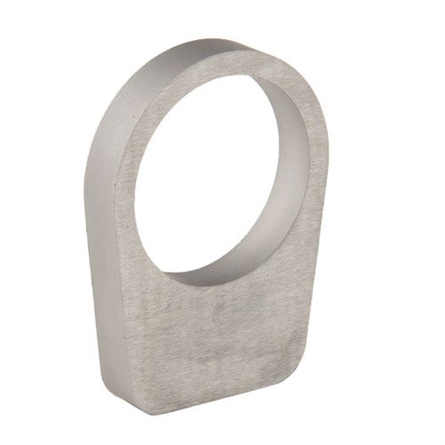 REMINGTON 700 RECOIL LUG on valmistettu 17-4 PH ruostumattomasta teräksestä, joka on tarkasti koneistettu ja pinta hiottu, estäen vaurioita asennuksen aikana.