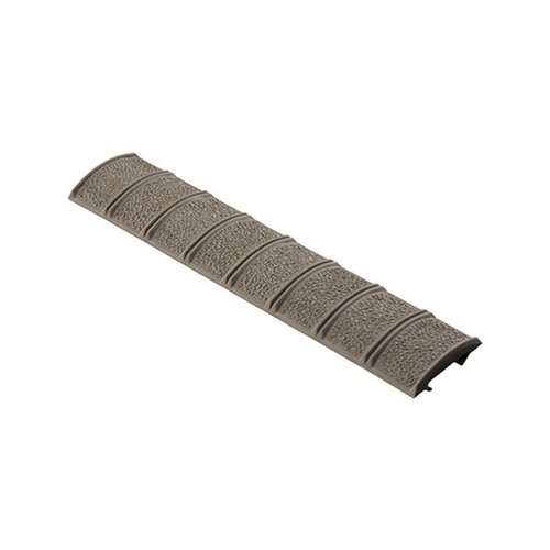 Kestävä polymerinen Picatinny rail cover suojaa käsiä teräviltä reunoilta ja estää vahinkoja, parantaen otetta ja mahdollistaa lisävarusteiden helpon uudelleenjärjestämisen.