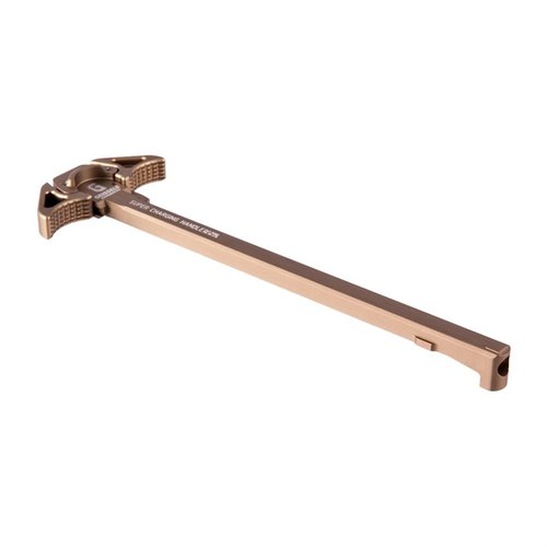 Geissele Super Charging Handle 7.62 on suunniteltu kaksisuuntaiseksi, tarjoaa erinomaisen otteen ja vähentää kaasupuhallusta lyhyillä ja vaimennetuilla aseilla.