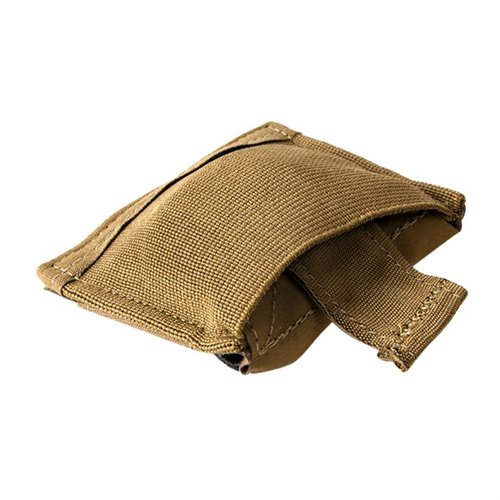Blue Force Gear Ten-Speed Dump Pouch pitää 10 AR-15 patruunaa ja taittuu pieneen pakettiin, mikä helpottaa käyttöä ja vähentää tartuntavaaraa.