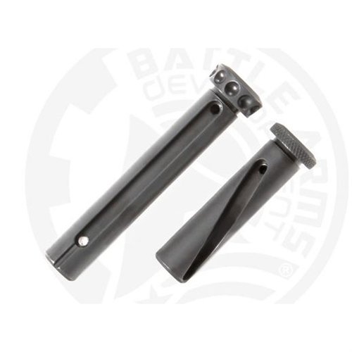 Battle Arms Developmentin AR308 Enhanced Pin Set tarjoaa parannetut takapinnat ja kääntöpinnot, jotka ovat yhteensopivia DPMS 308 -varianttien kanssa.
