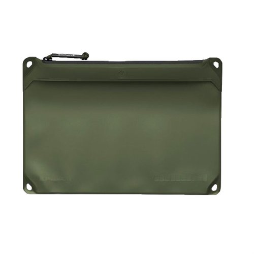 Magpul DAKA Pouch tarjoaa organisaatiota vaikeissa olosuhteissa; kestävä rakenne, YKK AquaGuard® vetoketju ja läpinäkyvä ikkuna helpottavat käyttöä.
