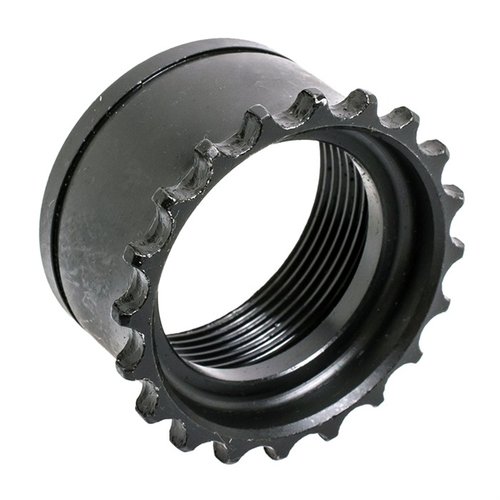 CMMG:n AR-15 barrel nut on mil-spec standardin mukainen, valmistettu teräksestä ja mustaksi viimeistelty, täydellinen valinta AR-15:n asennukseen.