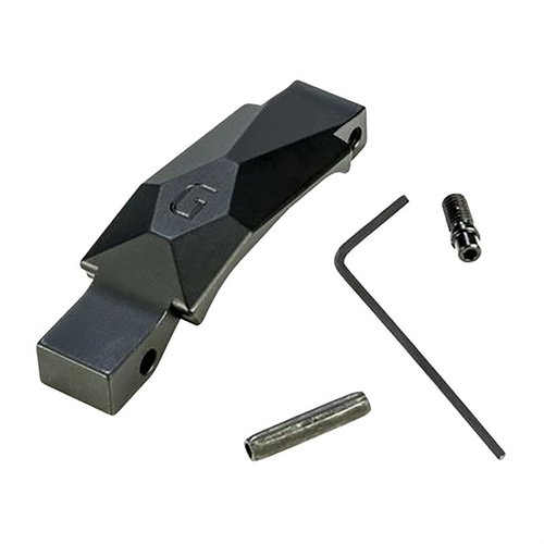 Geissele Ultra Precision Trigger Guard AR-15: tarkka 5-Axis koneistus, 7075-T6 alumiinia, saumaton pinta ja tyylikäs muotoilu, saatavana mustana tai DDC-värinä.