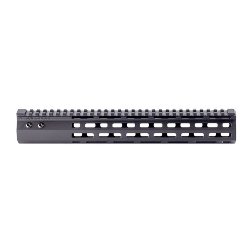 Wilson Combatin AR-15 M-LOK käsikahva on kevyt, kestävä ja helppo asentaa, mahdollistaa lisävarusteiden nopean kiinnittämisen ja tarjoaa mukautettavan ampuma-alustan.