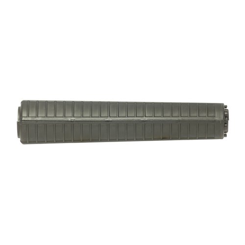 Double Star AR-15 A2 Handguard tarjoaa retro-tyylin, kestävä musta polymeerirakenne, alumiiniset lämpösuojat ja perinteinen kaksiosainen muotoilu.