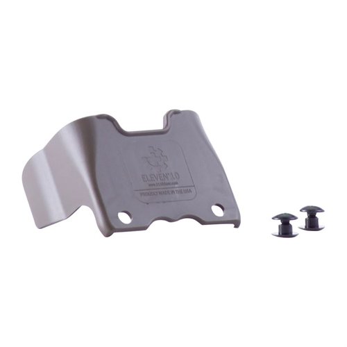 Eleven 10® RIGID TQ Case® Shirt Shield suojaa univormuja kulumiselta, asennus on nopeaa ja se tulee tarvittavien kiinnitystarvikkeiden kanssa.