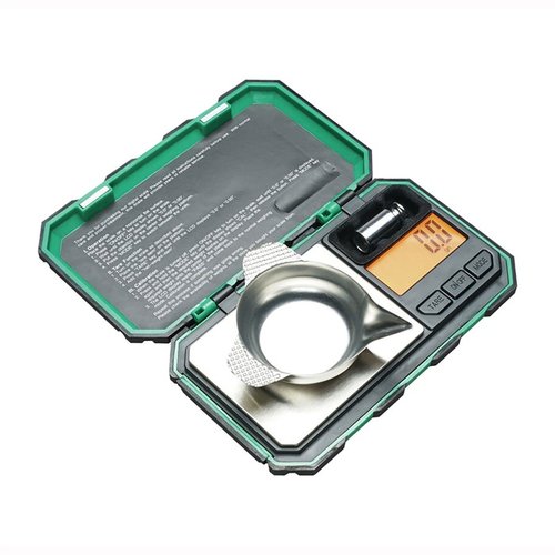 RCBS Pocket Scale on täydellinen valinta käsityöläiselle, joka tarvitsee edullisen ja kestävän vaa'an tarkkojen painojen tarkistamiseen. 1500 Grain kapasiteetti, 0.10 Grain tarkkuus.