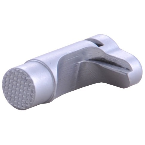 Taktinen 1911 HEAVY DUTY MAGAZINE RELEASE nopeuttaa lippaiden vaihtoa ja parantaa luotettavuutta, erityisesti hollow point -ammuksilla, tarkkuusvalmistetusta teräksestä.