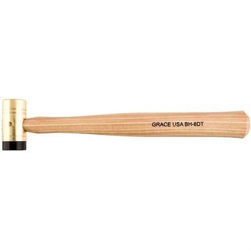Grace USA Delrin-Tipped Brass Hammer yhdistää kestävyys ja tarkkuus; vaihdettava Delrin-pää suojaa herkkiä pintoja ja ergonominen pähkinävarsi tarjoaa mukavuutta.