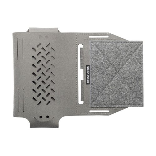 EXPANDER WING MK 2 on käännettävä ja monipuolinen lisäosa, joka lisää säilytystilaa plate carrriereille ja sopii useimpiin radioalustoihin.