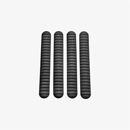 M-LOK® Rail Cover on matala profiilinen, joka tarjoaa varman otteen ja lämpövastuksen. Sopii useimpiin käsiteltyihin raileihin ja myydään neljän pakkauksissa.