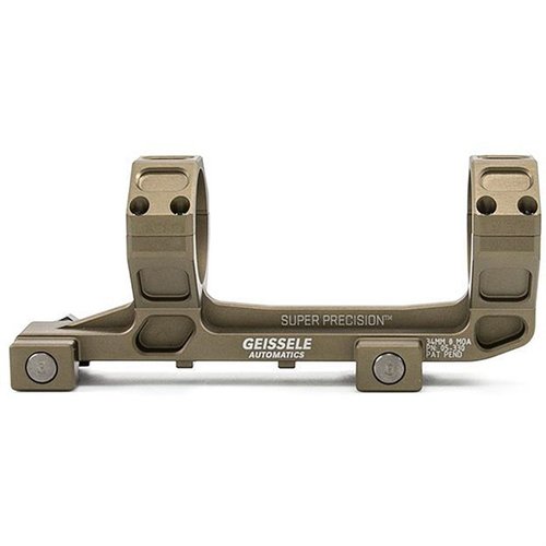 Geissele Super Precision AR-15 -kiikarin kiinnikkeet tarjoavat erinomaisen tukevuuden, 1400 paunan puristusvoiman ja tarkkuuden yhdestä palasta valmistettuna.