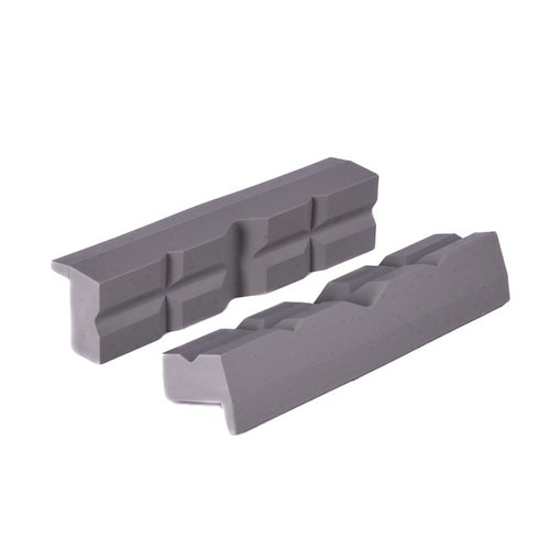 BROWNELLS Gunsmith Vise - vaihdettavat pehmeät puristinjaws eri materiaaleista, jotka suojaavat herkkiä osia ja tarjoavat erinomaisen pidon ilman vaurioita.