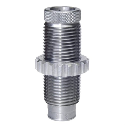 Lee Factory Crimp Die tarjoaa tiukan puristuksen, parantaa tarkkuutta ja varmistaa tasaisemman paineen, mikä vähentää nopeuden vaihtelua. Sopii kaikkiin 7/8"-14 latauspainikkeisiin.