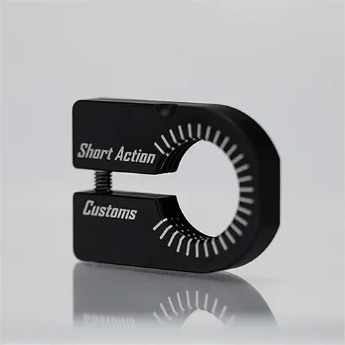 SOLO-LOC RING helpottaa Forster Co-Ax -puristimen käyttöä, estää latauskuulan pyörimisen ja mahdollistaa tarkan säätämisen ilman irrotusta.