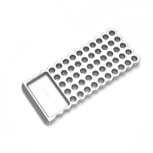 Area 419 Billet Anodized Loading Block tarjoaa 50 paikkaa 308, Magnum tai Lapua patruunoille, liukumattomat kumipohjat ja syvyyttä 0.500″.