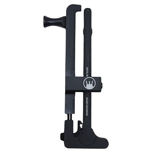 DEVIL DOG CONCEPTS Hard Charger® Tactical mahdollistaa AR-15:n muuntamisen sivulatauskykyiseksi ilman uudelleenrakentamista – helppo asennus ja ergonominen käyttö.