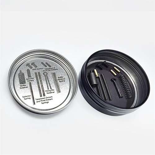 RISE ARMAMENTin OH SH#T SPARE PARTS KIT AR-15 pitää varapalat järjestyksessä magneettipohjalla, nopea tunnistus ja sopii hyvin laukkuun tai työpöydälle.