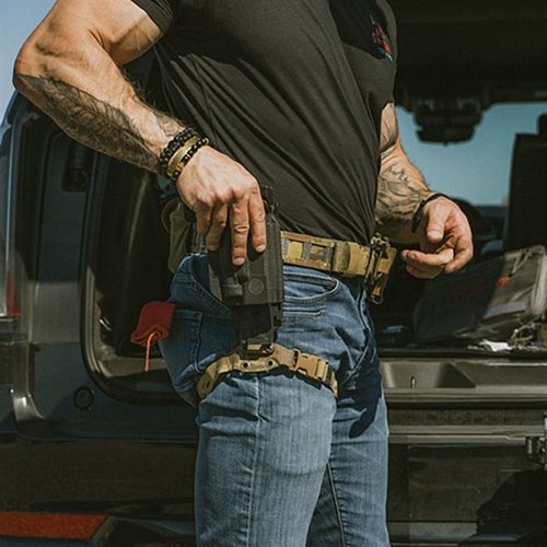 GBRS Groupin Leg Strap Kit tarjoaa joustavan ja säädettävän ratkaisun, joka parantaa holsterin vakautta ja mukavuutta True North Concepts MHA:lle.