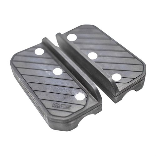 Otis AK Soft Jaws suojaavat AK-aseesi puristimessa, eivät naarmuta metalleja ja pysyvät paikallaan magneettien avulla. Sopii eri kokoisiin puristimiin.