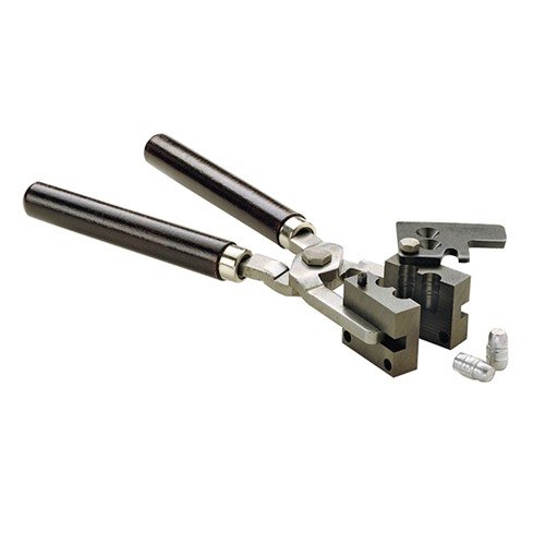 RCBS BULLET MOULD HANDLES tarjoavat tukevat teräsrakenteet ja pitkät, laadukkaat puukahvat, jotka lisäävät mukavuutta kotona tapahtuvassa luotien valamisessa.