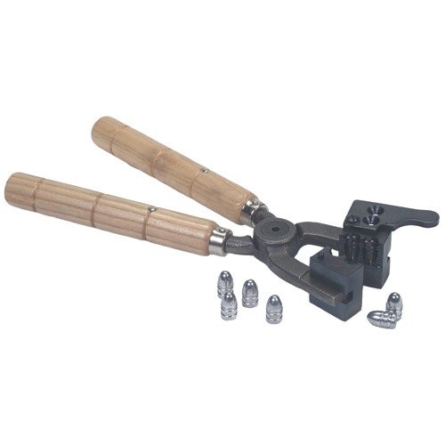 LYMANin 2 CAVITY MOULD HANDLES tarjoavat tukevan otteen ja eristävät kädet kuumuudelta, helppo kiinnitys metallikehyksellä.