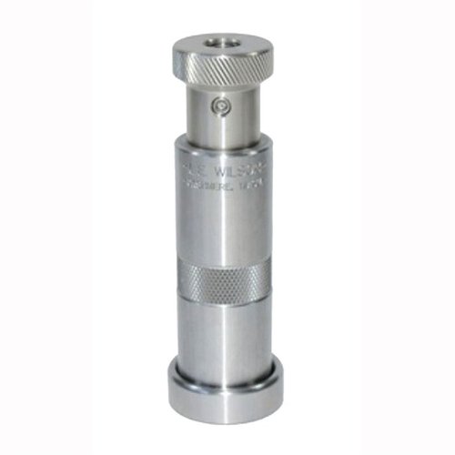 L.E. WILSONin chamber type bullet seater tarjoaa erinomaisen tarkkuuden, sillä se hallitsee luodin ja patruunan kohdistuksen täydellisesti ennen istutusta.