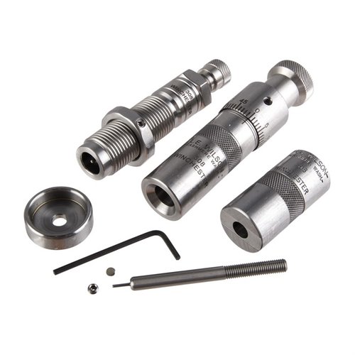 L.E. Wilsonin täydellinen bushing full length die -setti sisältää tarkat työkalut, kuten resizing die, seater die ja case-length headspace gauge, varmistaen laadukkaat patruunat.