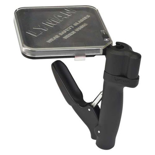 Lyman E-ZEE Prime Hand Priming Tool mahdollistaa patruunoiden käsin primauksen ergonomisella kahvalla, kahdella traylla ja sulkuportilla, estäen roiskeet.