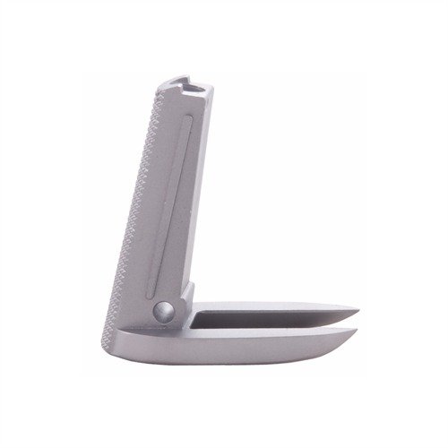 1911 MAINSPRING HOUSING W/ SLIM LINE MAGWELL tarjoaa 100% suuremman mag well -aukko, joka mahdollistaa nopeammat lippaiden vaihdot kapeilla kahvoilla.