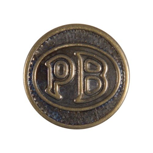 PB LOGO GRIP MEDALLION parantaa Model 92:n käsittelyä ja ulkonäköä, tarjoten mukavuutta ja tyylikkyyttä ammuntahetkiin.
