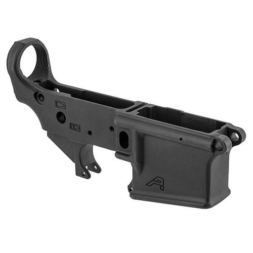 Aero Precisionin AR15 Gen 2 Stripped Lower Receiver tarjoaa täydellisen perustan mukautetulle AR15-rakennukselle, sisältäen nylon-tippisen jännityssarjan ja parannetun magwell-flairin.