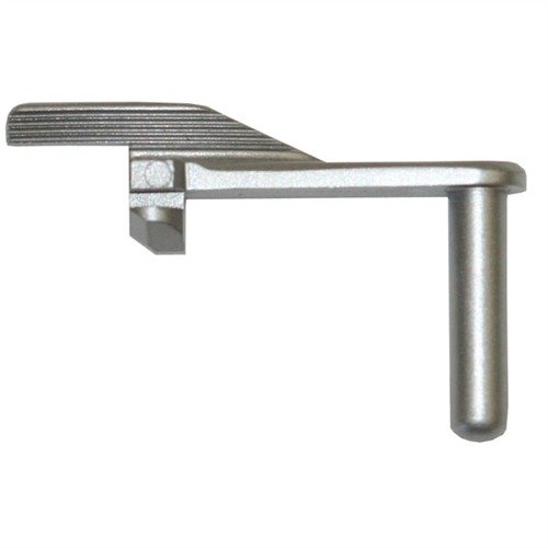 Wilson Combatin 1911 Extended Slide Release on helpompi saavuttaa ja nopeuttaa patruunavaihtoja. Syvempi uritus takaa pitävän otteen.